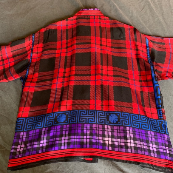 Beautiful Vintage Versace Silk Shirt - Picture 12 of 12